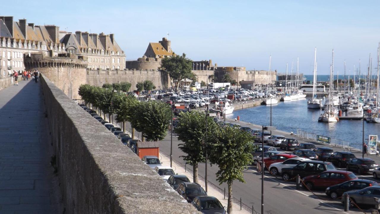 Appartement T2 ,Parking Prive,Terrasse, 10 Mns A Pieds De La Cite Corsaire Et Ses Plages سان مالو المظهر الخارجي الصورة
